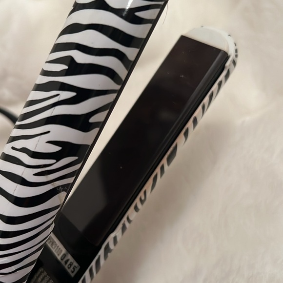 I S O PROFESSIONAL 1 INCH STRAIGHT IRON. ZEBRA PRINT. Gently used. - Picture 5 of 6